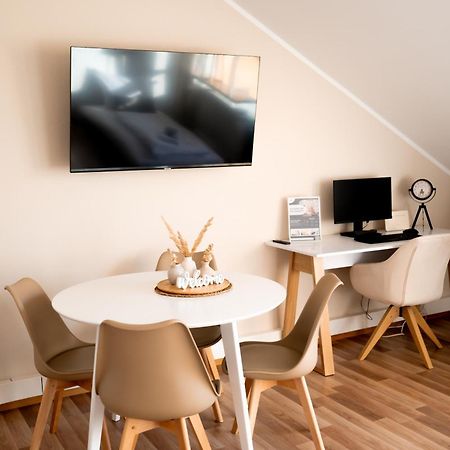C4S Come4Stay Altoetting - 3-Zi Whg I Zentrale Lage I Parkplatz I Balkon I Wifi I Smarttv I 1 Kingsize, 1 Queensize Bett I Office Arbeitsplatz I Wohnbereich Mit Couch Und Essbereich I Voll Ausgestattete Kueche I Nespresso Exterior foto