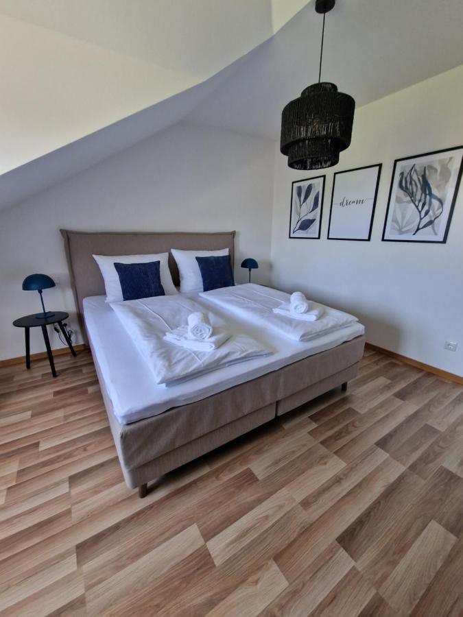 C4S Come4Stay Altoetting - 3-Zi Whg I Zentrale Lage I Parkplatz I Balkon I Wifi I Smarttv I 1 Kingsize, 1 Queensize Bett I Office Arbeitsplatz I Wohnbereich Mit Couch Und Essbereich I Voll Ausgestattete Kueche I Nespresso Exterior foto