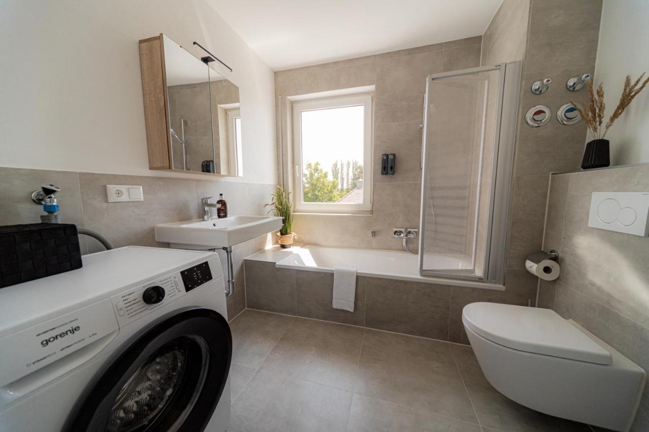 C4S Come4Stay Altoetting - 3-Zi Whg I Zentrale Lage I Parkplatz I Balkon I Wifi I Smarttv I 1 Kingsize, 1 Queensize Bett I Office Arbeitsplatz I Wohnbereich Mit Couch Und Essbereich I Voll Ausgestattete Kueche I Nespresso Exterior foto