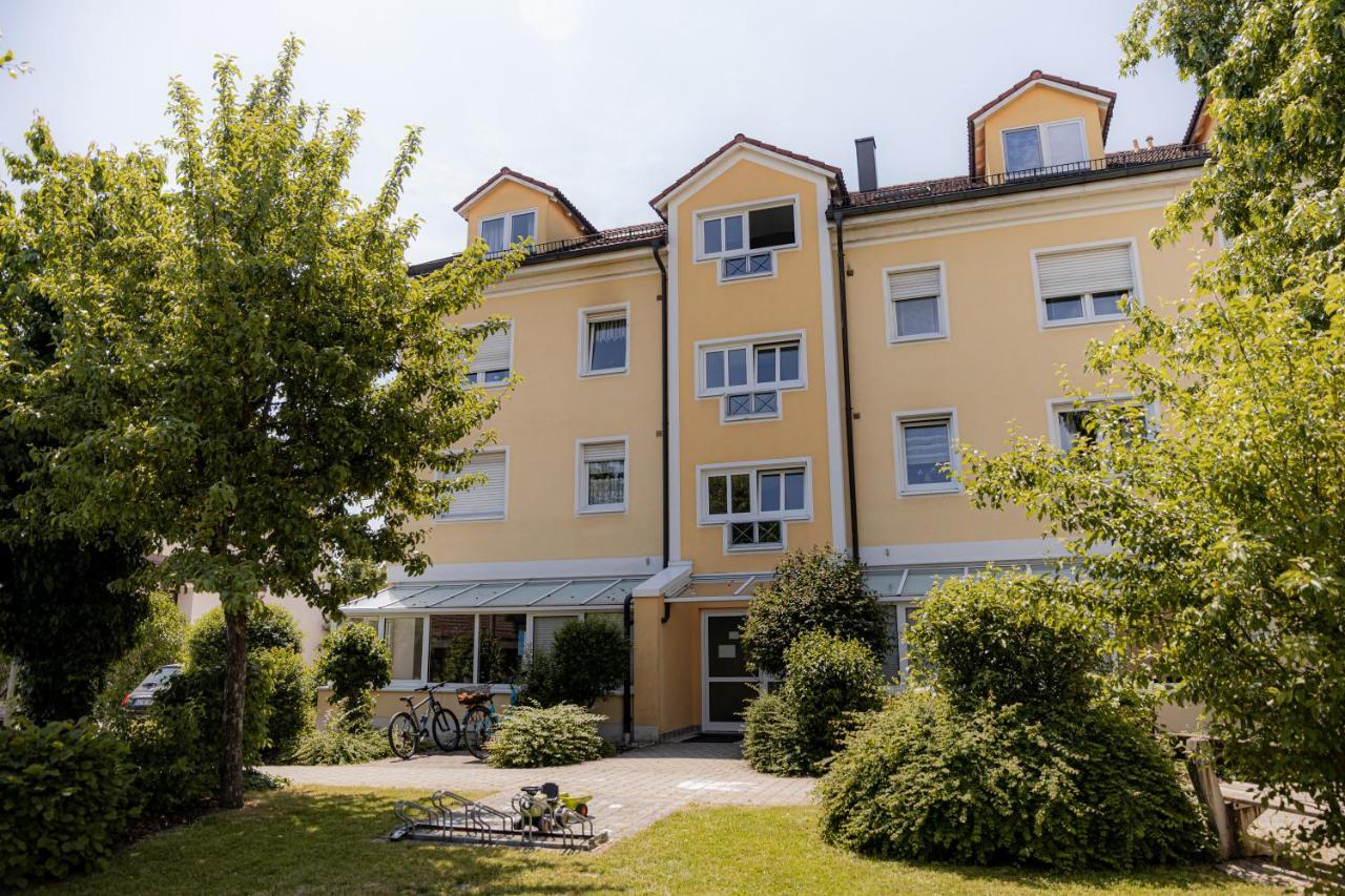 C4S Come4Stay Altoetting - 3-Zi Whg I Zentrale Lage I Parkplatz I Balkon I Wifi I Smarttv I 1 Kingsize, 1 Queensize Bett I Office Arbeitsplatz I Wohnbereich Mit Couch Und Essbereich I Voll Ausgestattete Kueche I Nespresso Exterior foto