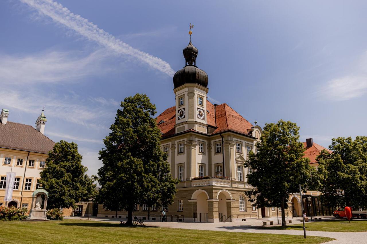 C4S Come4Stay Altoetting - 3-Zi Whg I Zentrale Lage I Parkplatz I Balkon I Wifi I Smarttv I 1 Kingsize, 1 Queensize Bett I Office Arbeitsplatz I Wohnbereich Mit Couch Und Essbereich I Voll Ausgestattete Kueche I Nespresso Exterior foto