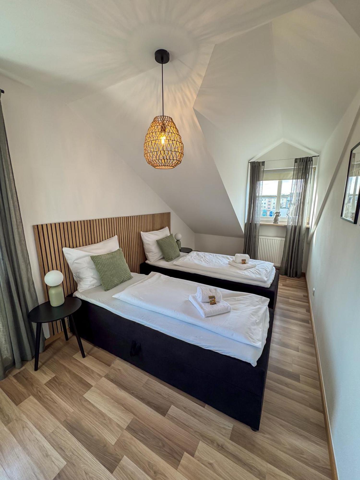 C4S Come4Stay Altoetting - 3-Zi Whg I Zentrale Lage I Parkplatz I Balkon I Wifi I Smarttv I 1 Kingsize, 1 Queensize Bett I Office Arbeitsplatz I Wohnbereich Mit Couch Und Essbereich I Voll Ausgestattete Kueche I Nespresso Exterior foto